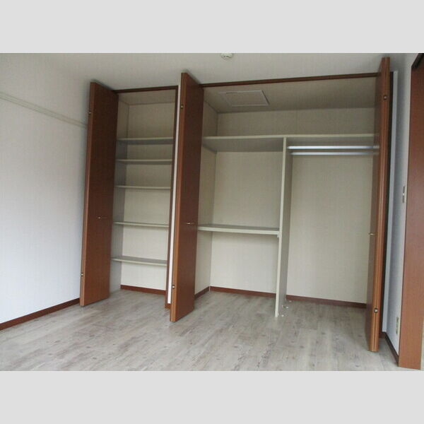 エバーグリーン　八番館202号室 八202(洋室)