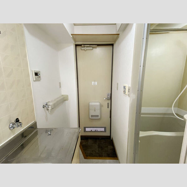 どみいるみずの 102号室　玄関