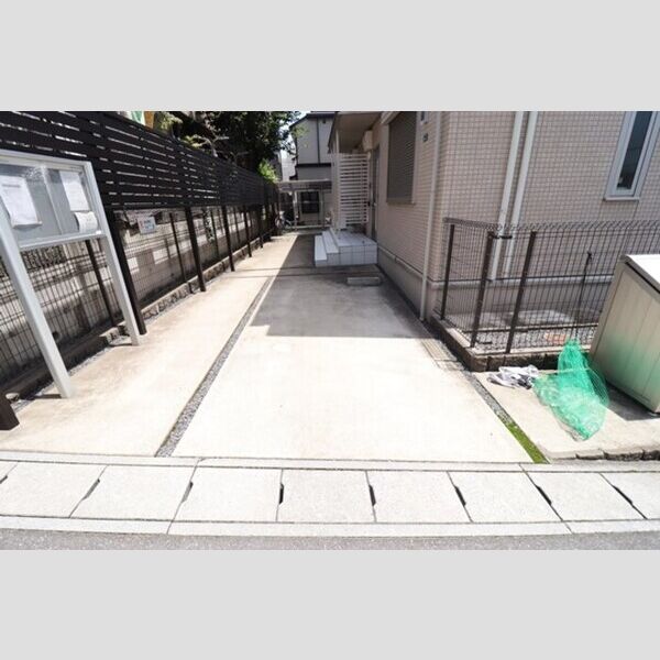 ステラC 駐車場