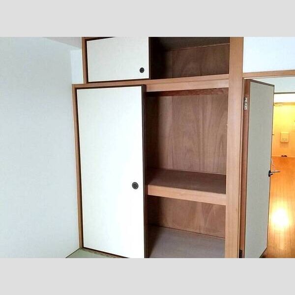 グリーンヒル上原205号室 収納