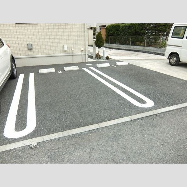エクレール 駐車場