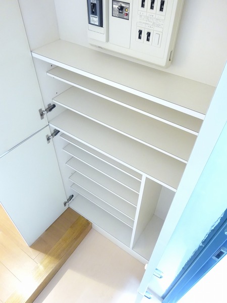 パーク・ノヴァ横浜・井土ケ谷605号室 玄関