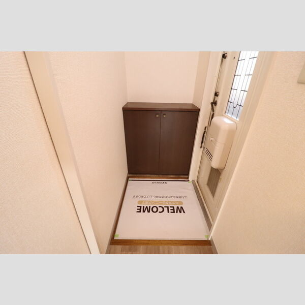 ファーストヴューラ十一番館205号室 玄関