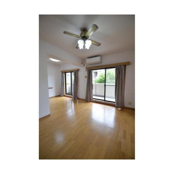 ファミールシティ武蔵関II番館 リビング