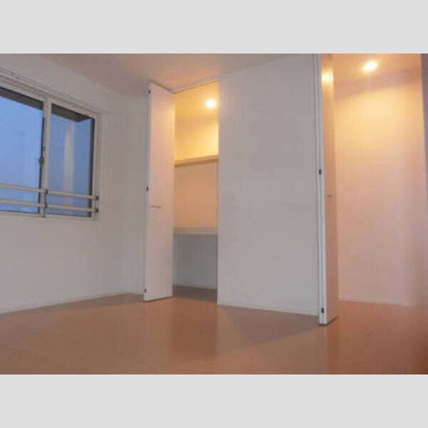 プリメーロ301号室 南側洋室【6.3帖】