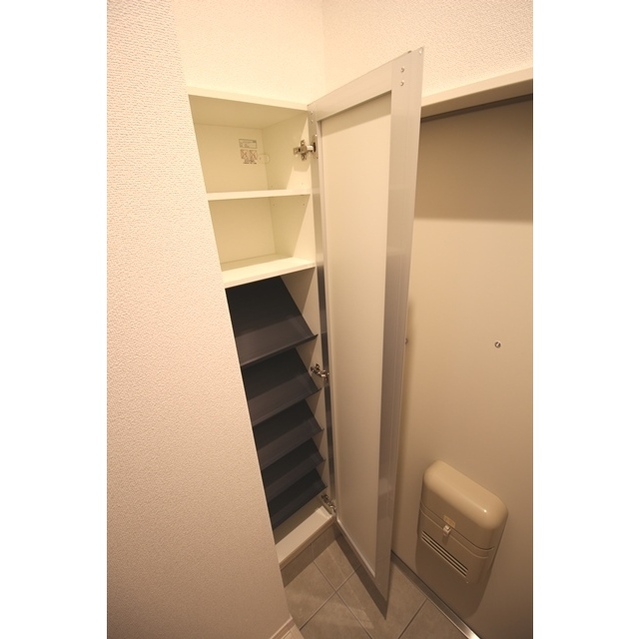 アムール松飛台205号室 玄関