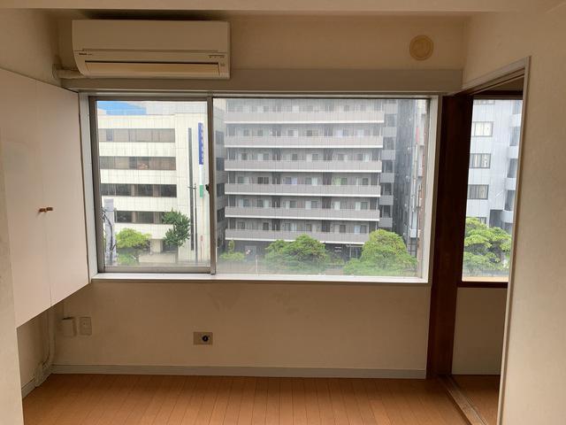 イズミビル 内観