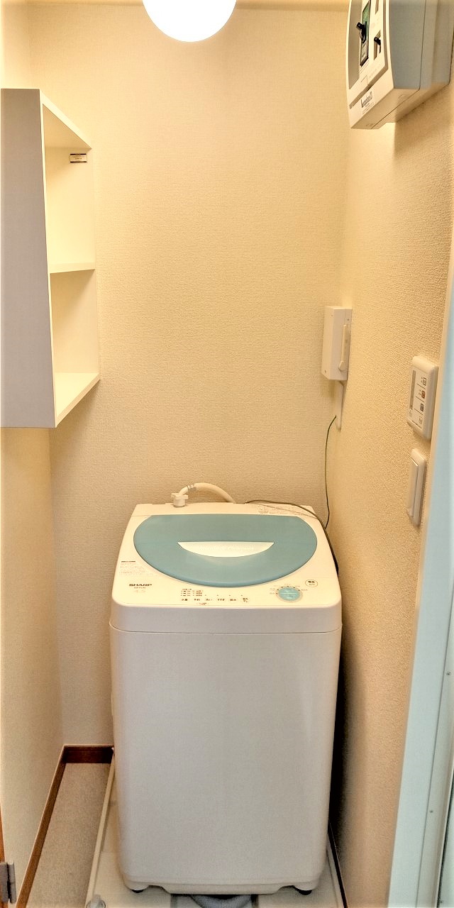 レオパレスＹＯＫＯＳＵＫＡ111号室 洗濯機