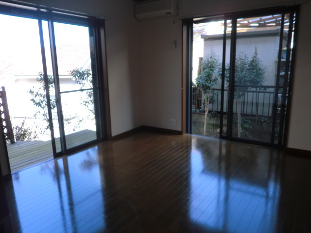 ロンウェル菊名　Ａ棟 ２面採光の明るい寝室です♪