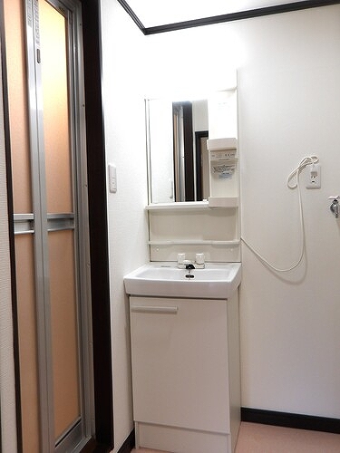 メゾンフラワー1階 洗面所　※2025年9月撮影