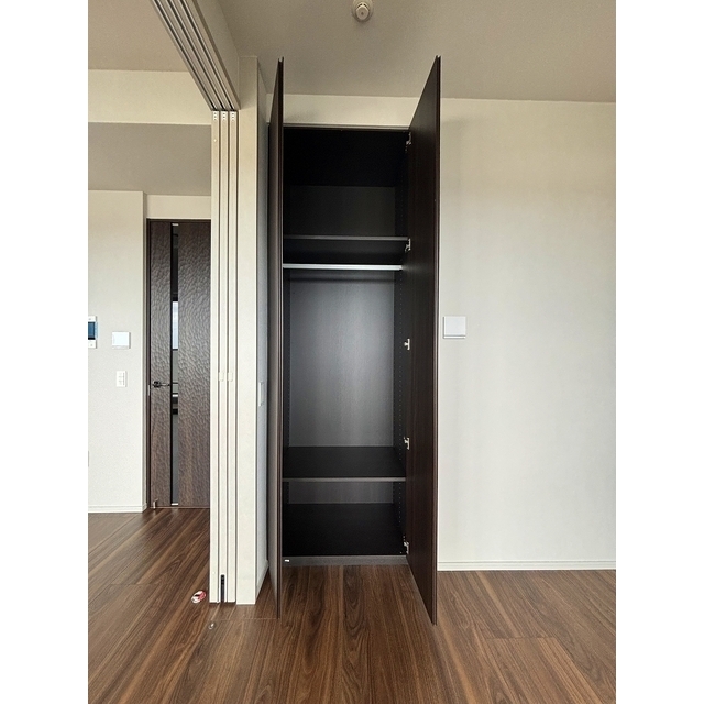 ＵＲＡＷＡ　ＴＨＥ　ＴＯＷＥＲ1326号室 洋室5帖　収納　2026年8月撮影