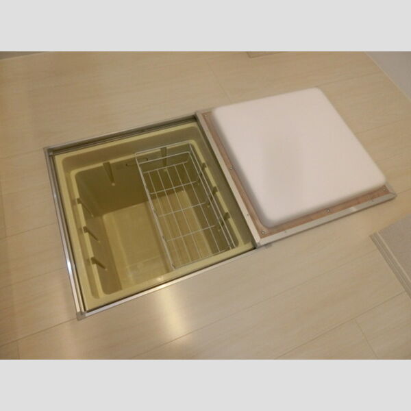 アビデホンダⅡ106号室 床下収納