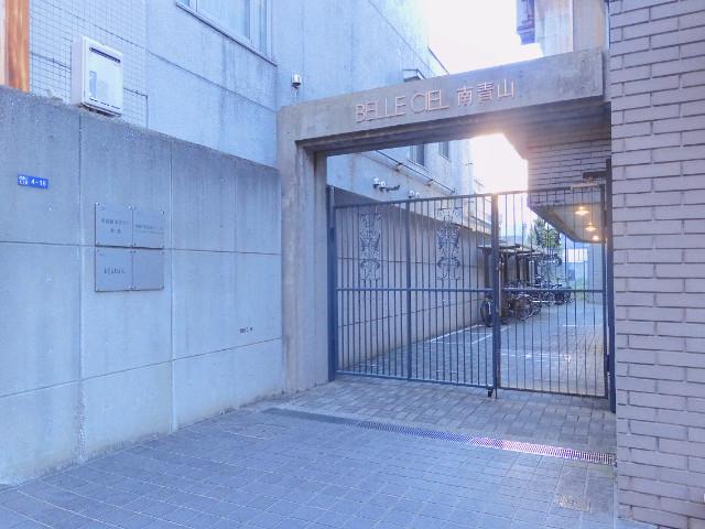 ベルセル南青山3階 豪華なエントランス