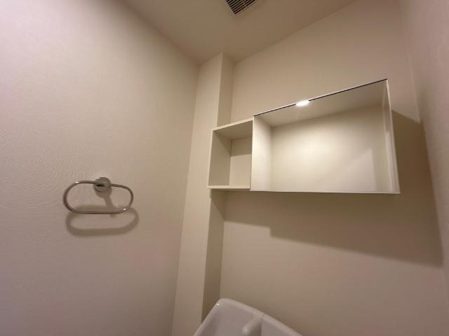 ニュークラリス102号室 トイレ収納（イメージ）