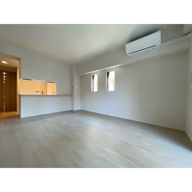 ザ・ケンジントン・レジデンス横濱片倉0111号室 リビングダイニング　11.7帖