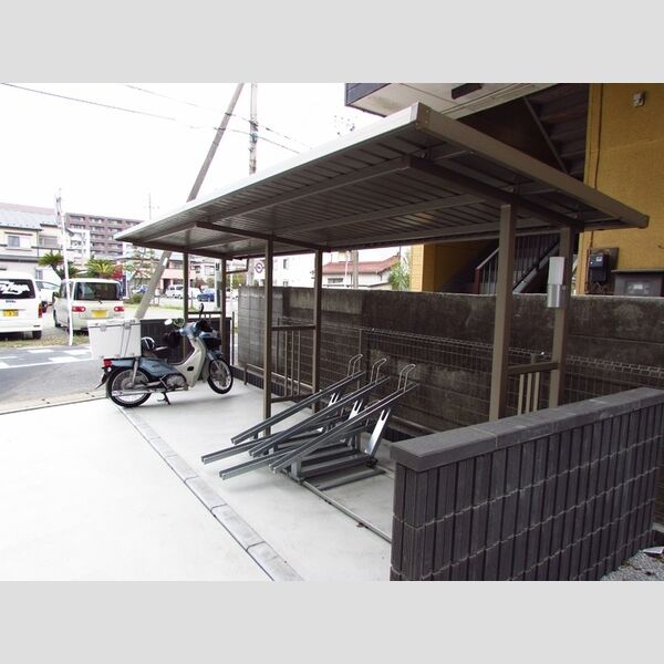 トップXI202号室 駐輪場