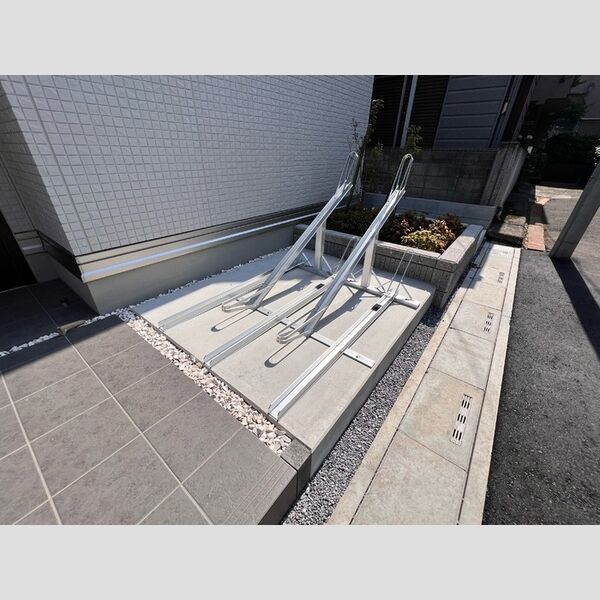 Premier101号室 駐輪場