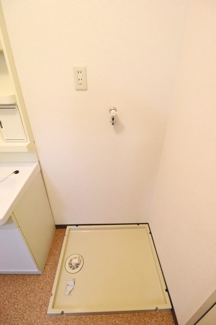 ルーチェ　三ッ藤1階 室内洗濯機置場！