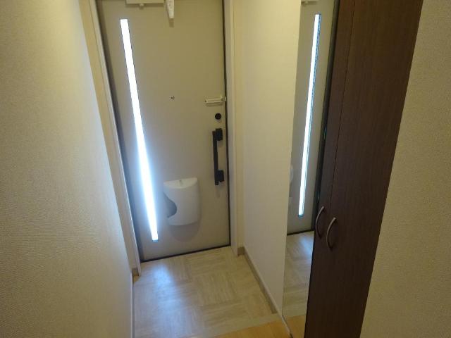 アイリスガーデンⅠ201号室 玄関