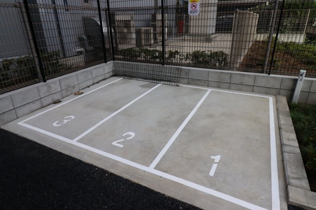 GENOVIA新子安1002号室 バイク置き場