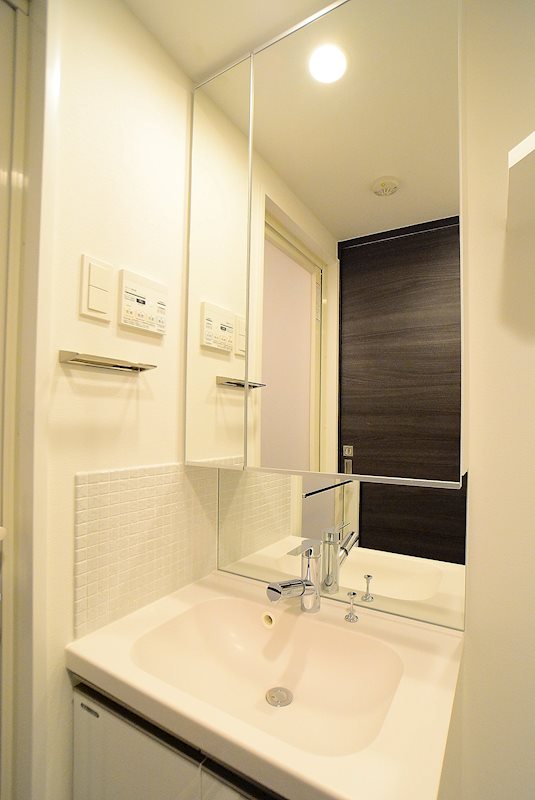 グランドコンシェルジュ氷川台1階 ※カラータイプ異なります。