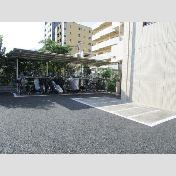 クレアガーデン401号室 駐輪場