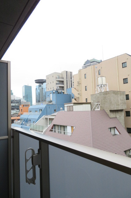 ガーラ・プレシャス赤坂見附 広々としたバルコニーです