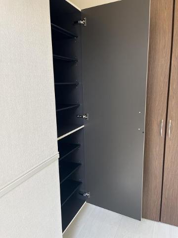 テンポ・フェリーチェ栄102号室 靴箱