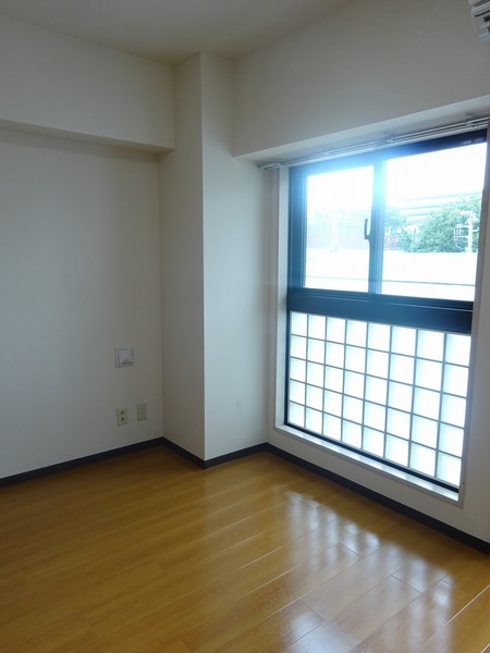 ドルチェ府中402号室 リビング