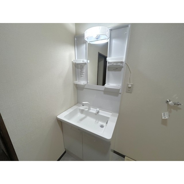 グランデュール瀬戸岡103号室 内観