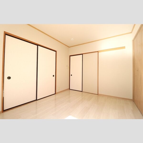 メゾン・ド・ラフィーネ　A102号室 南側洋室