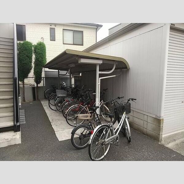 グランシャリオ202号室 駐輪場