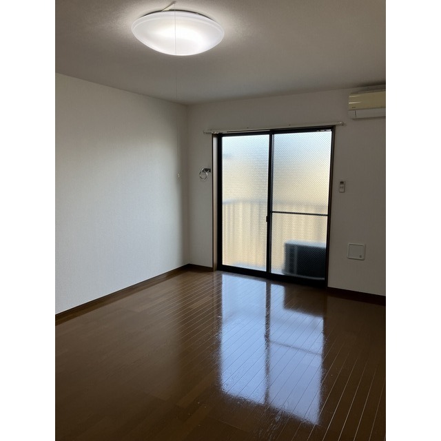 アムール 中原 内観