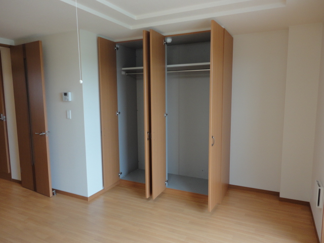 パイン・フィールド　 クローゼット