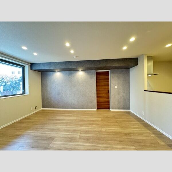 リラフォート　アイナ 間接照明とダウンライトが印象的なリビング♪