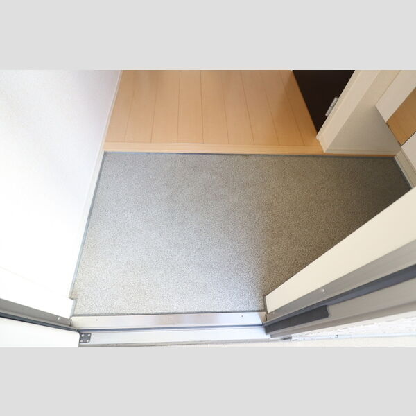 プランドール幸房　参番館 玄関