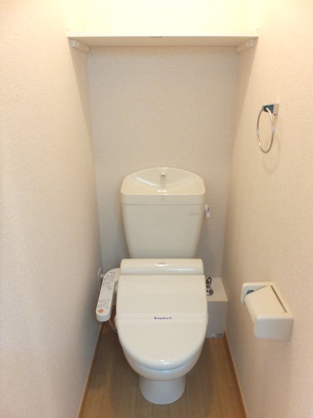 レオパレスアミティエ302号室 温水洗浄便座
