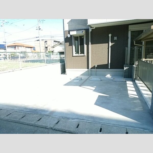 エミナーレ 駐車場