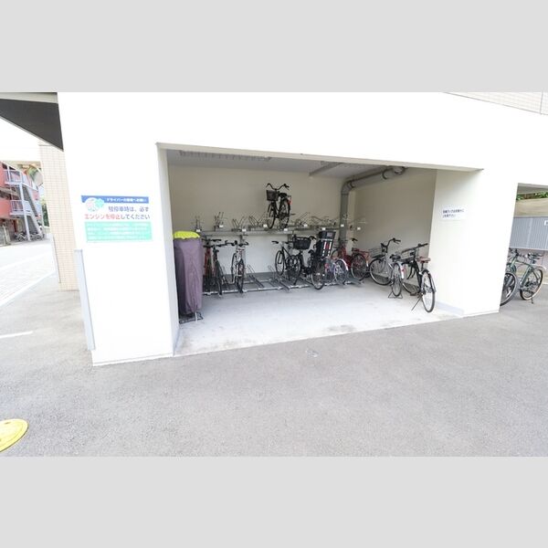 シルフィッド 駐輪場