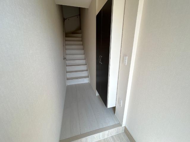 リッシュ203号室 玄関