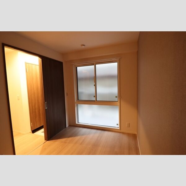 セレスティア白鳥106号室 洋室　約4.1帖