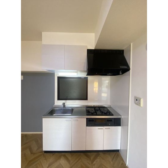 ロイヤルフラット野毛山壱番館703号室 キッチン