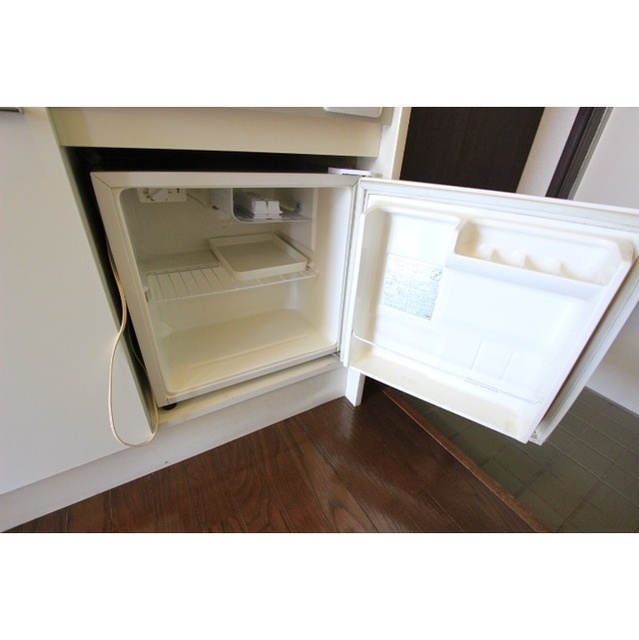 ティアラ湘南辻堂205号室 ミニ冷蔵庫