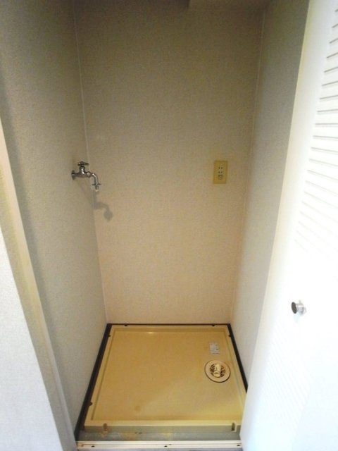 パーク・ノヴァ鶴見2階 室内洗濯機置場