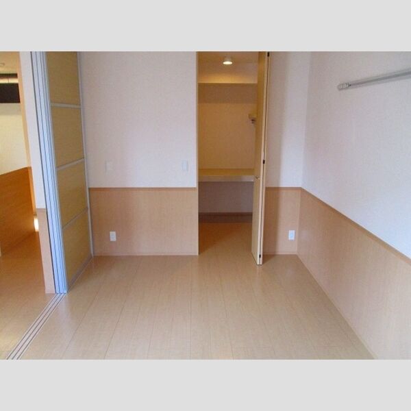 ブラオベーレ羽鳥野202号室 居室