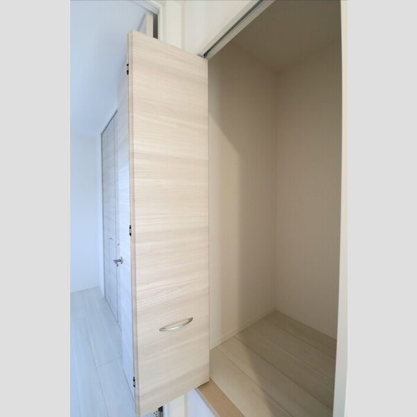 うおまこぷらす201号室 ★廊下(物入)★