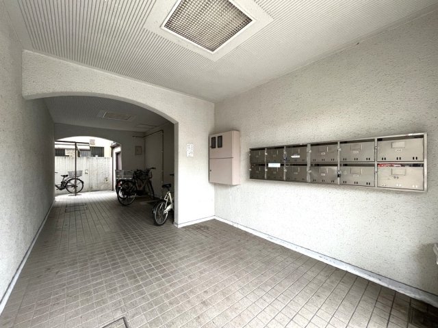 ハイツいづみ2階 エントランス