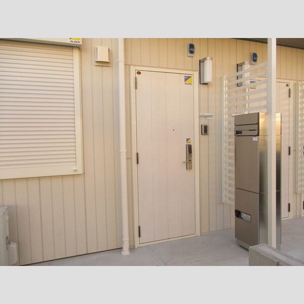 エオス　パーラー影山102号室 宅配ボックス付いてます。