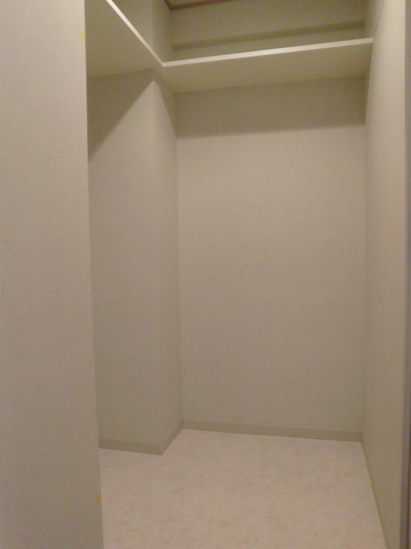 プレジール立川 玄関