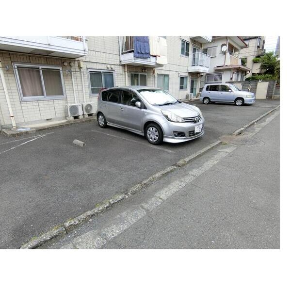 エステート103 駐車場